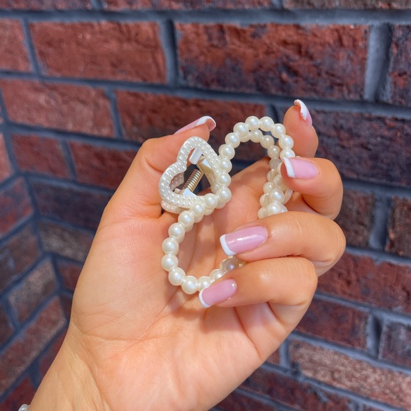 Pearl Heart Hair Crab Clip - Picture 4 of 6